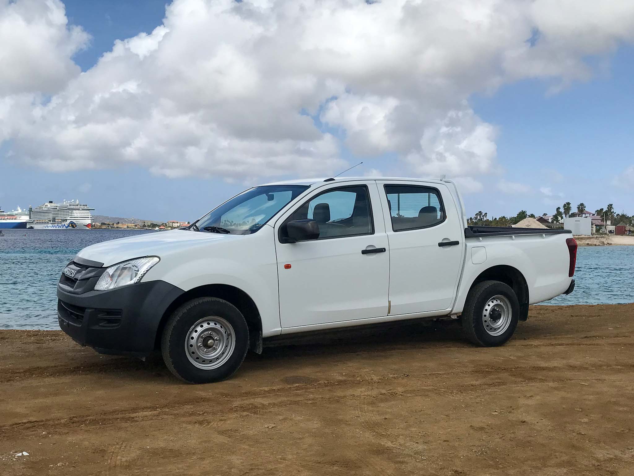 Isuzu D-Max - Tropical Car Rental Bonaire